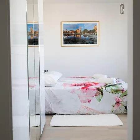 Moonlight Apartment *